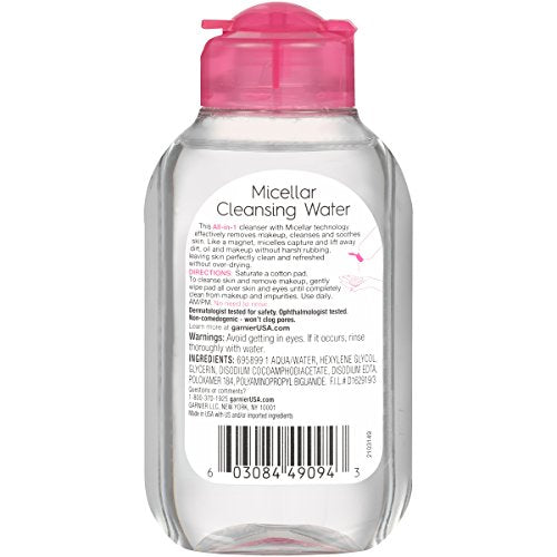 Disco desmaquillante de Garnier Agua Micelar para remover maquillaje suavemente.