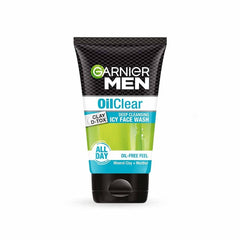 Bote de Garnier para hombre con limpiador facial y control de grasa.