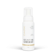 Get Into The Limelight: botella bronceador oscuro con tono visible para aplicación precisa.