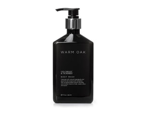Gilchrist & Soames Warm Oak, vertido suave desde la botella para una ducha aromática