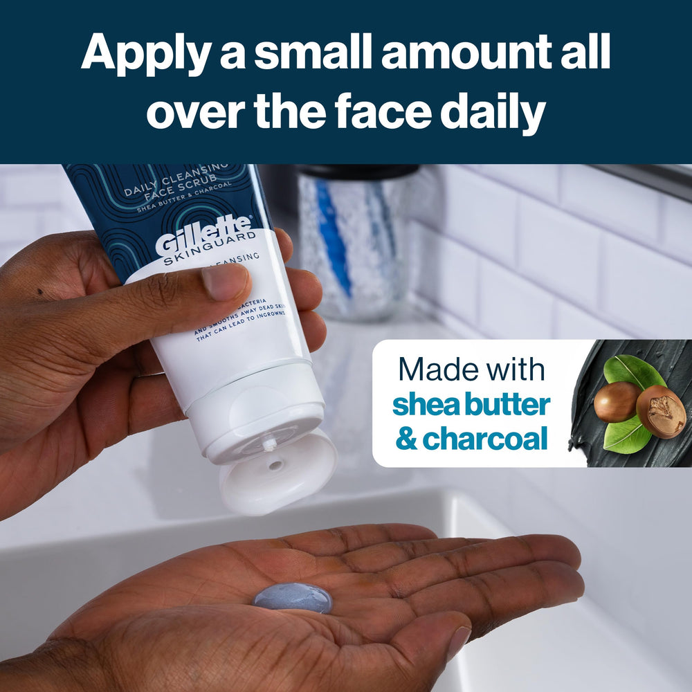 Aplicación con agua en SkinGuard Scrub para crear espuma ligera.