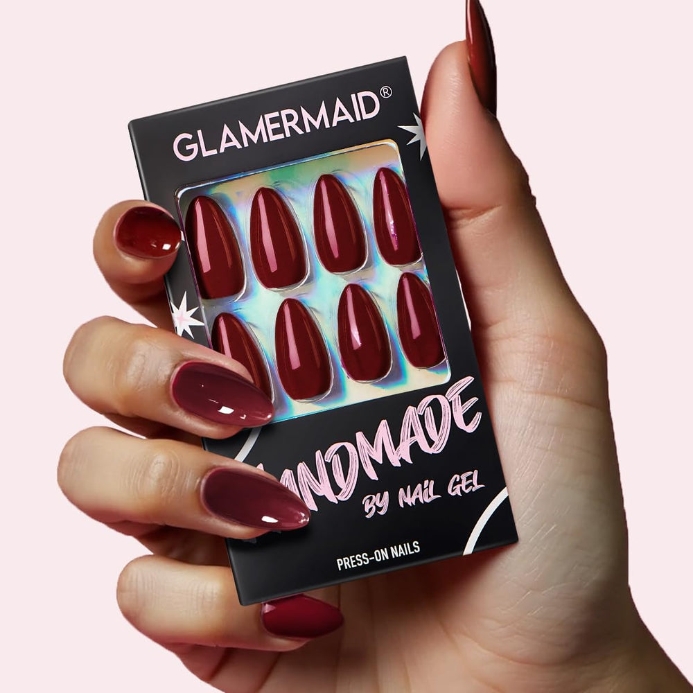 GLAMERMAID Kit incluye 24 uñas y 12 tallas para adaptar a cualquier mano.