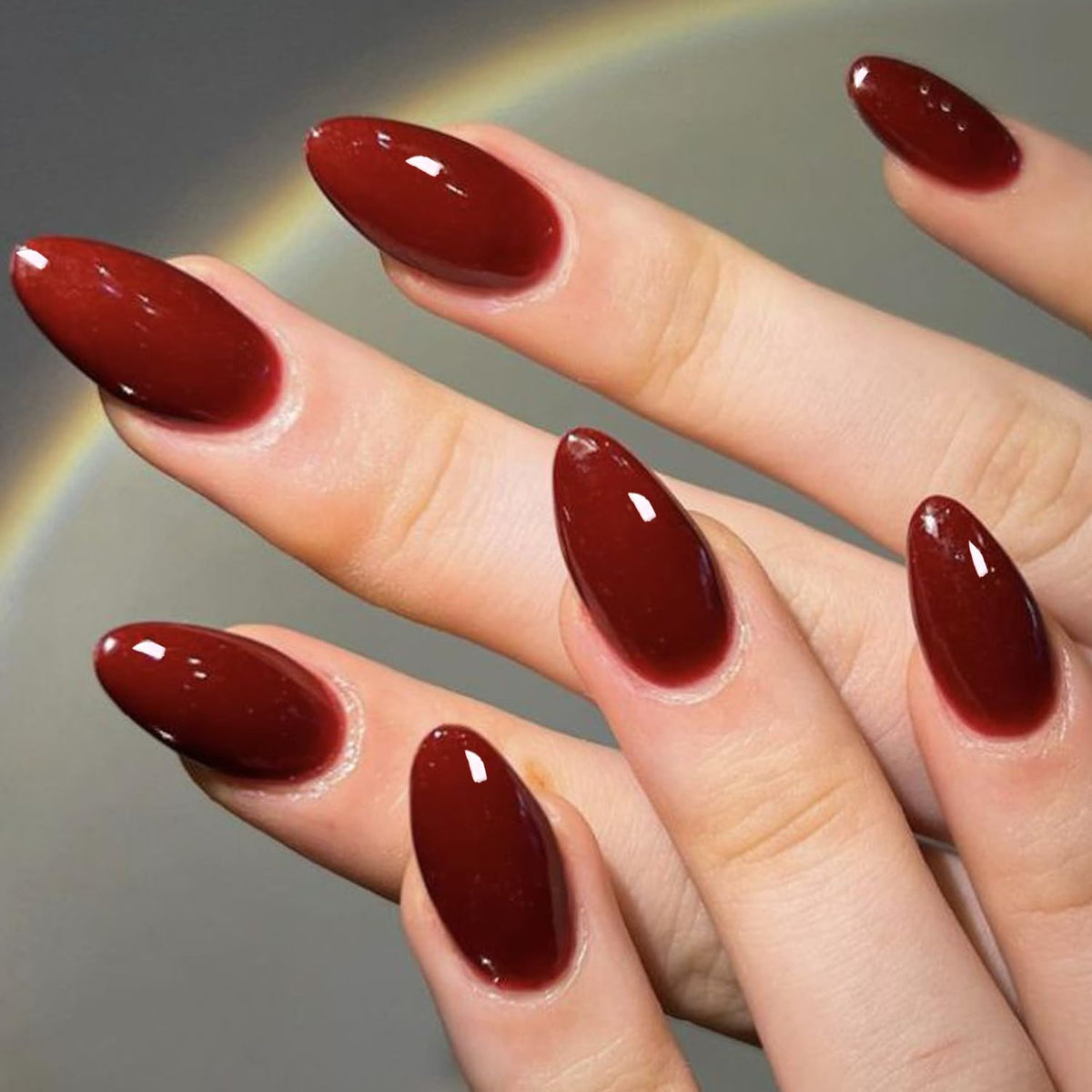 GLAMERMAID Uñas postizas rojas cereza en forma media almendra para uso diario.