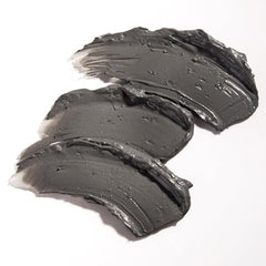 Textura cremosa de Glamglow SUPERMUD para exfoliar suavemente la piel.