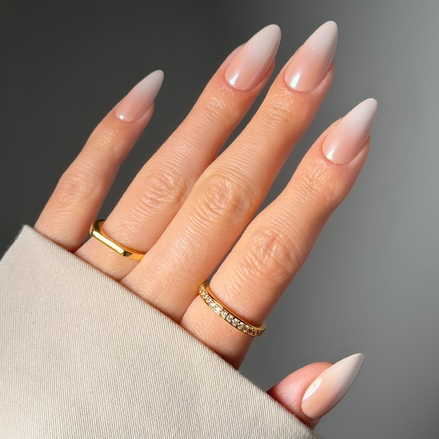 Glamnetic Chai Escarchado ombré en almendra mediana tono natural para uso diario