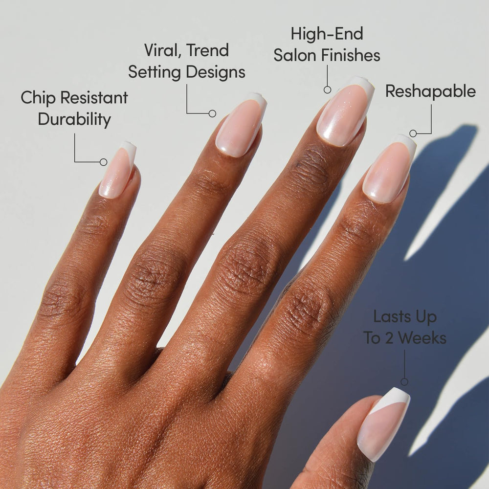 Glamnetic Pearl Glaze: detalle de punta francesa blanca para una manicura clásica.