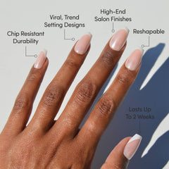 Glamnetic Pearl Glaze: detalle de punta francesa blanca para una manicura clásica.