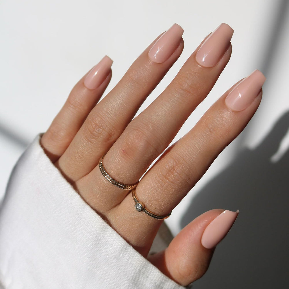 Glamnetic Exposed: uñas neutras en tono medio para estilo diario y pulido.