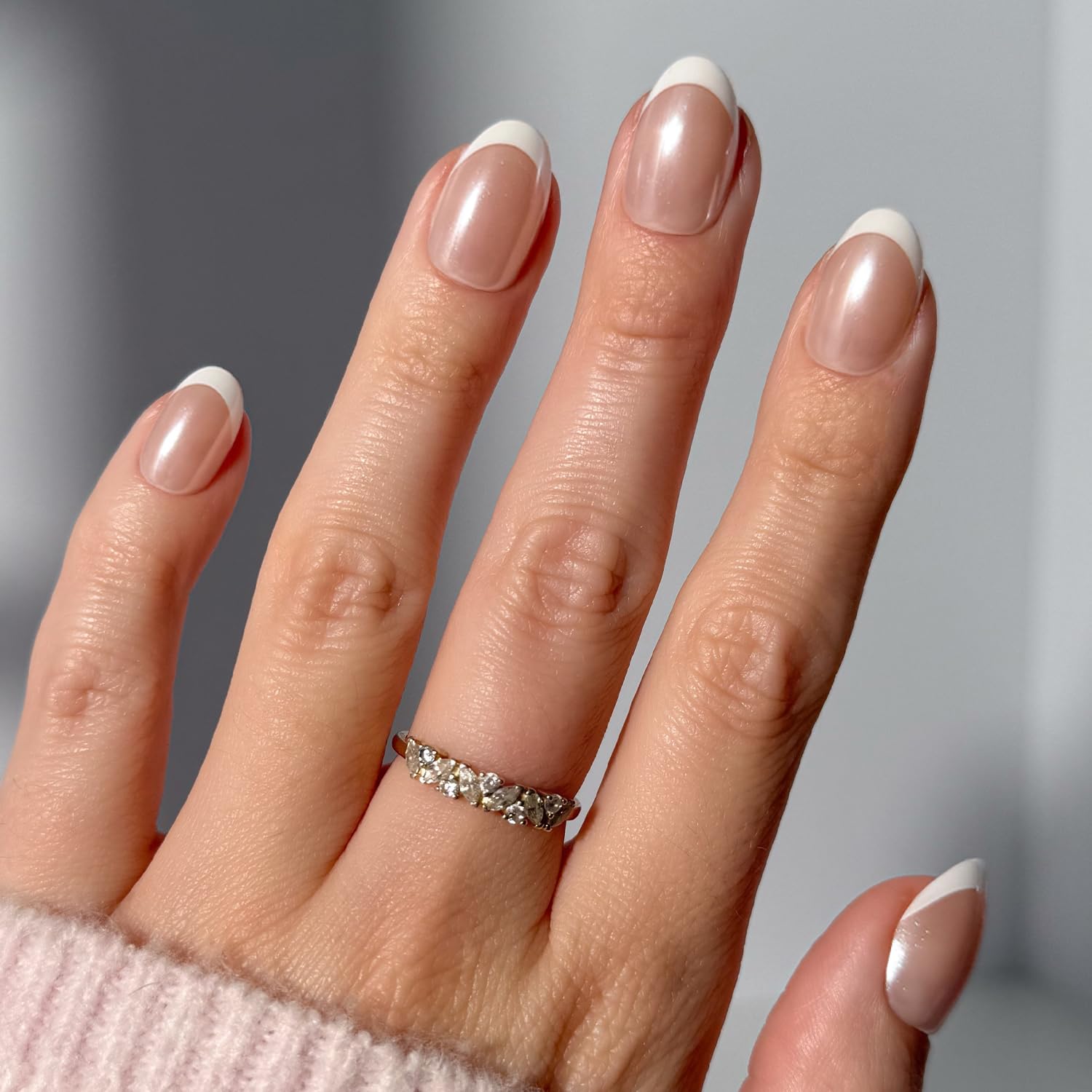 Glamnetic Pearlfect Frances en forma ovalada corta con punta blanca para manicura duradera