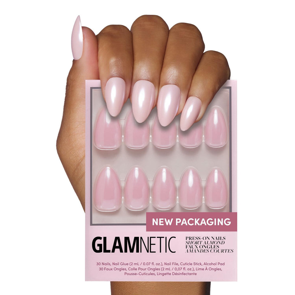 Glamnetic uña postiza Primer Beso con glaseado rosa neutro para look diario.
