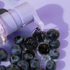 Glow Recipe Blueberry Bounce, desmaquillante y limpiador que elimina maquillaje con delicadeza.