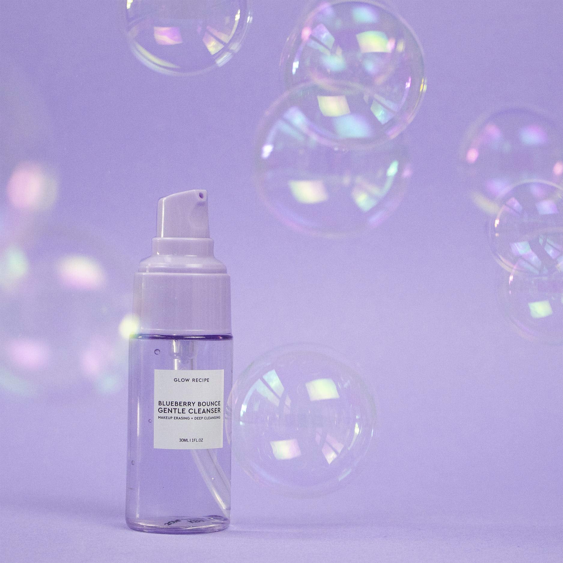 Glow Recipe Blueberry Bounce, espuma de microespuma suave limpia sin resecar.