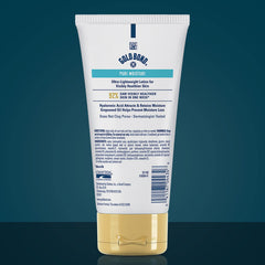 Gold Bond Pure Moisture Lotion, aplicación en la mano para uso diario rápido.
