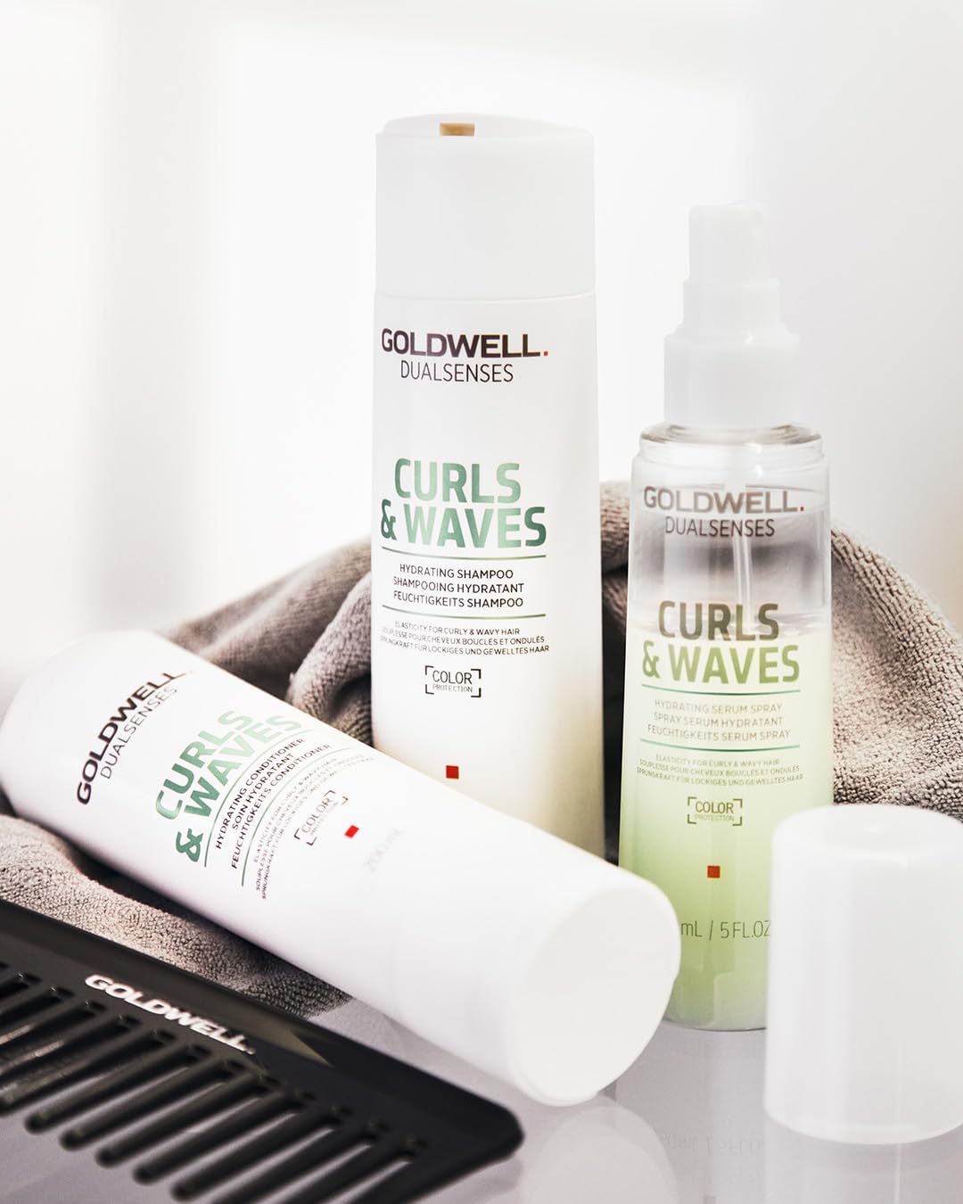 Rutina diaria con Goldwell: acondicionador ligero sin apelmazar.