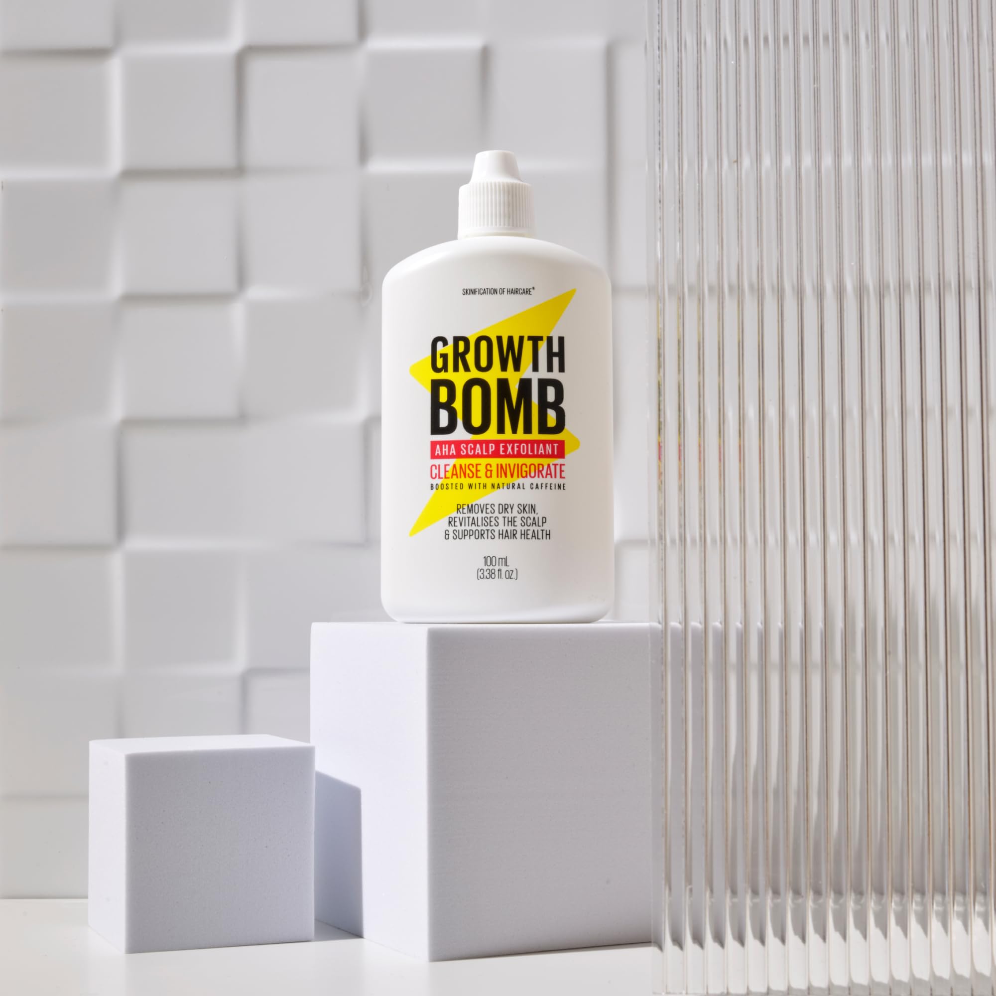 Growth Bomb prelavado cuidado cabello: preparación óptima para un cabello más resistente.