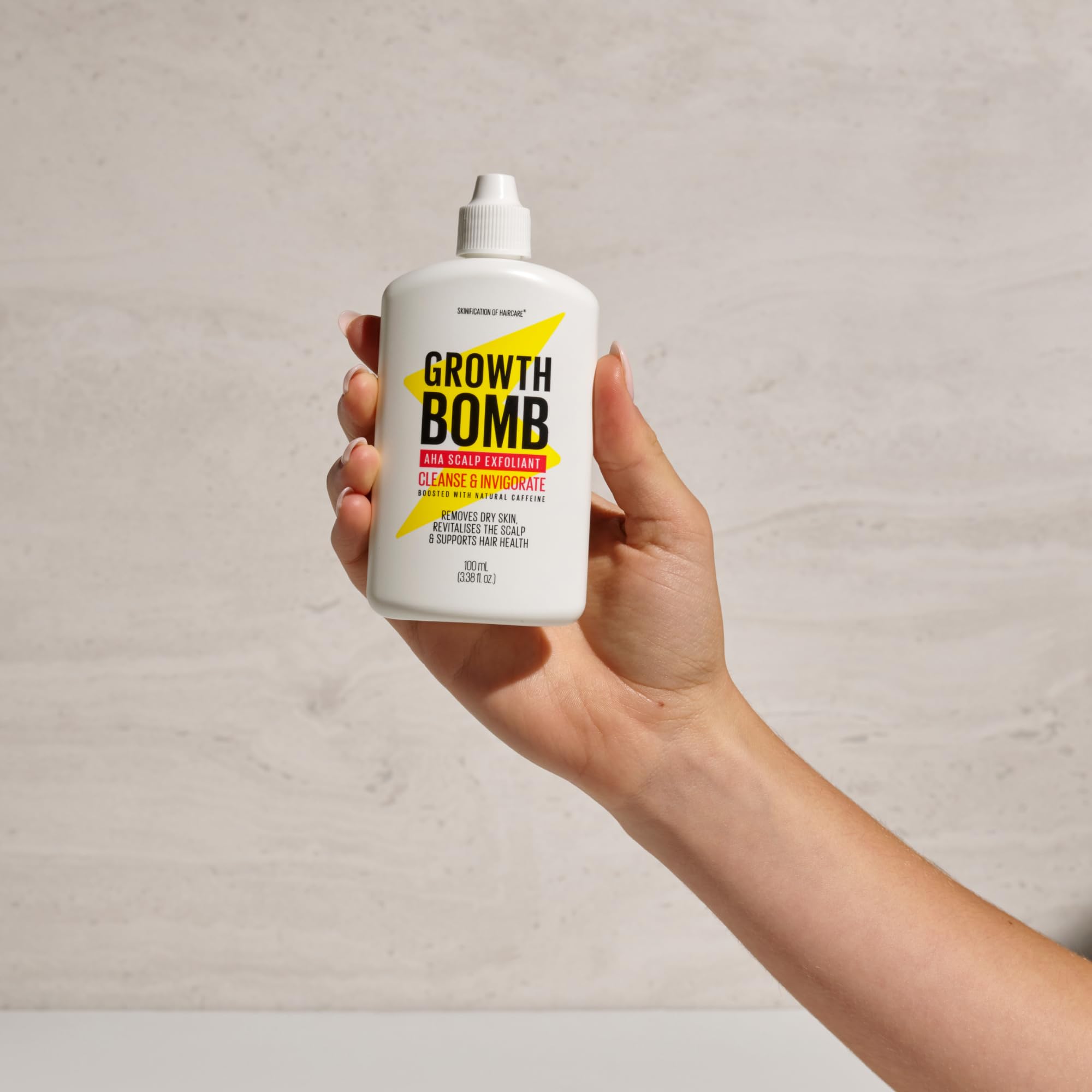 Growth Bomb textura suero cuero cabelludo: sensación suave y ligera antes del champú.