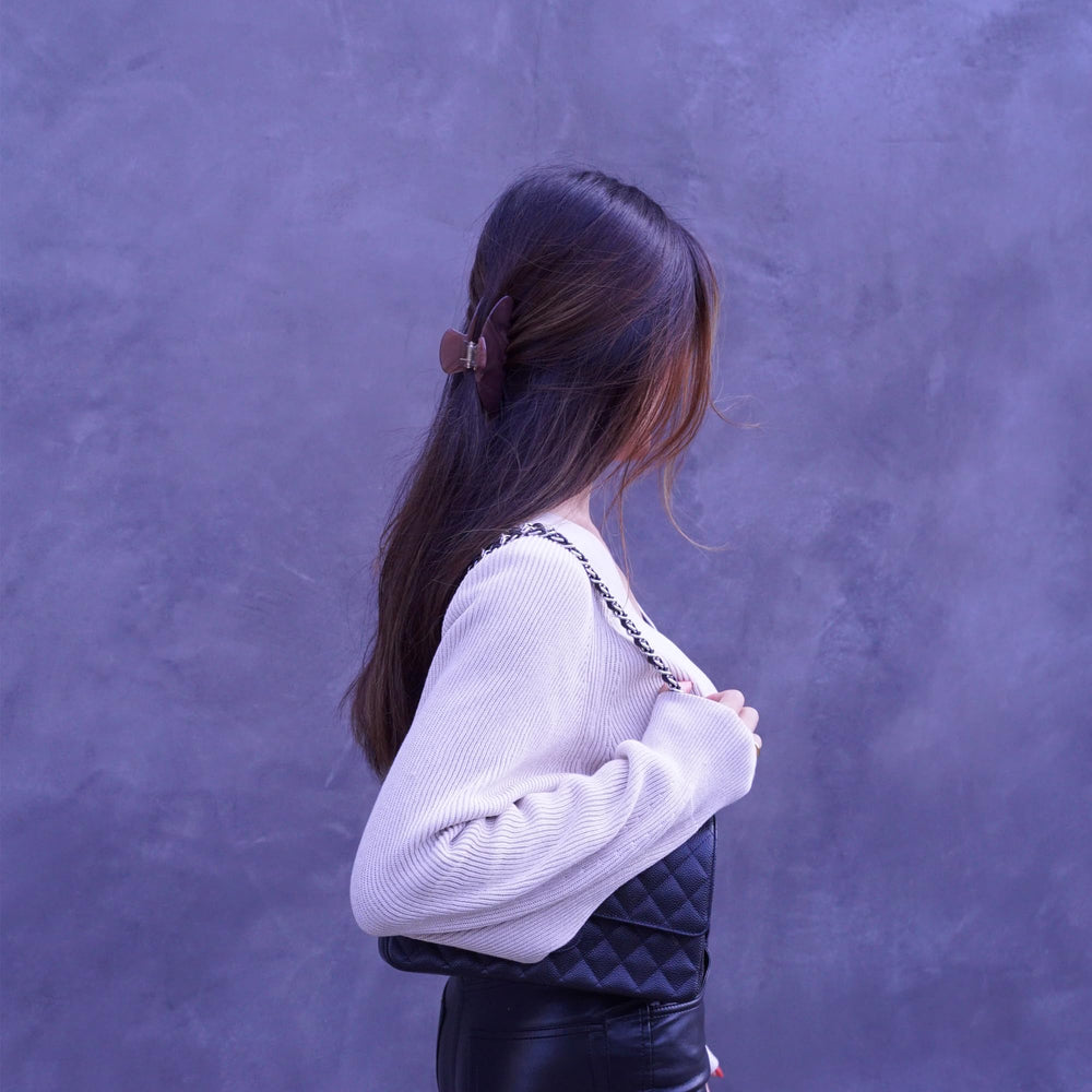 Updo cómodo con pinza Hana Mia acetato moca