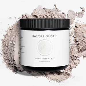 Hatch Holistic Arcilla Bentonita polvo para limpieza profunda de poros y piel suave.