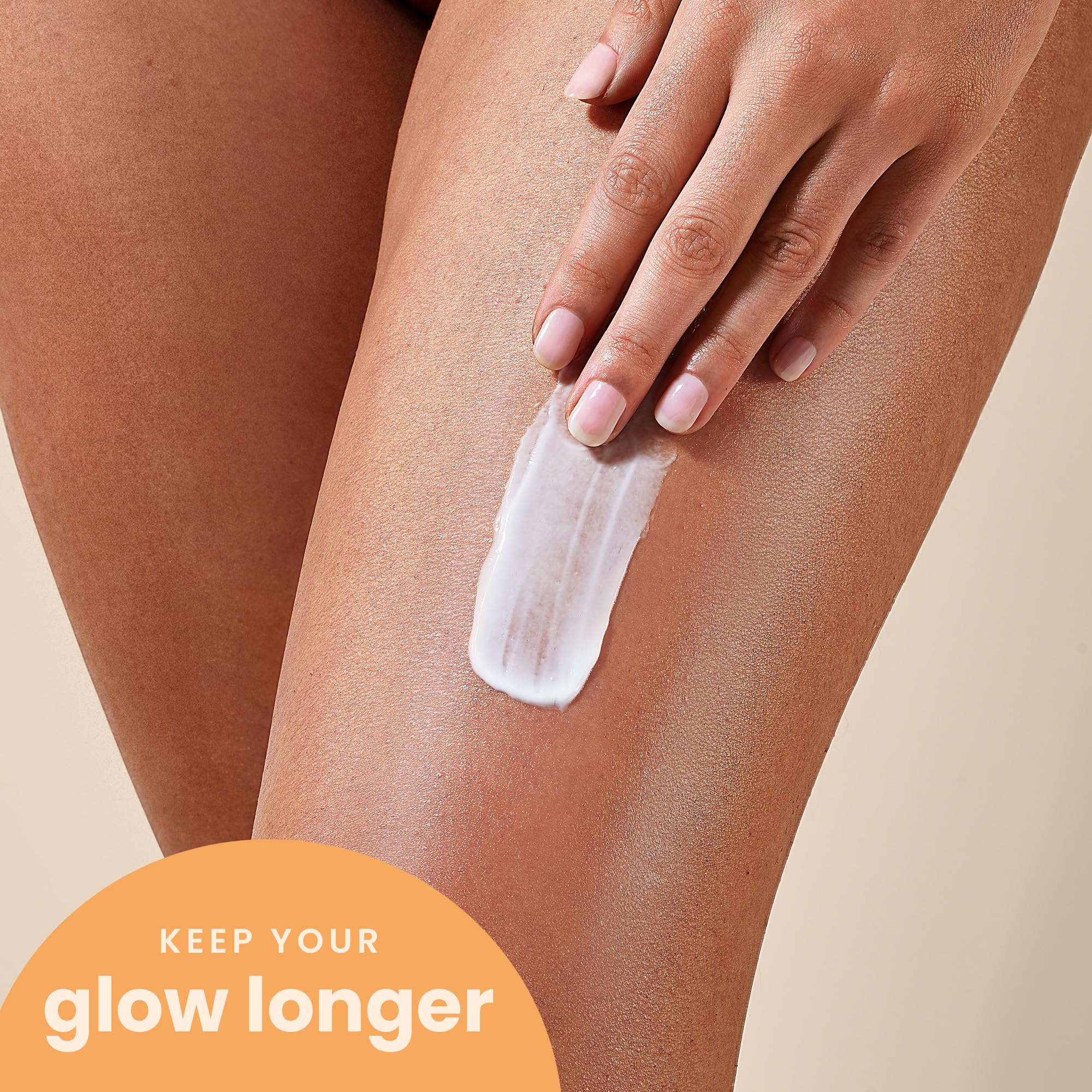 Aplicación suave tras la ducha con Hawaiian Tropic Aloha Glow para piel nutrida.