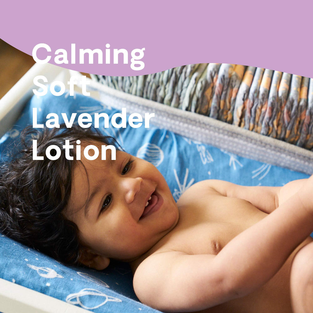 Hello Bello Lotion aplicación para bebés: textura cremosa y absorción rápida.
