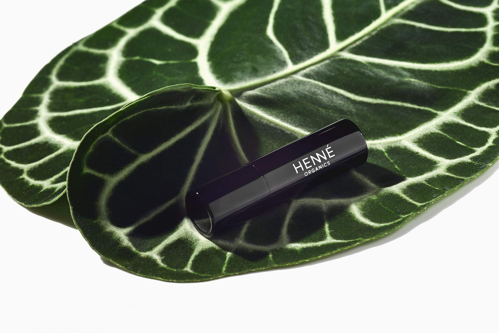 Producción en EE. UU. de Henné Organics Labial Balm V2, cuidado artesanal.