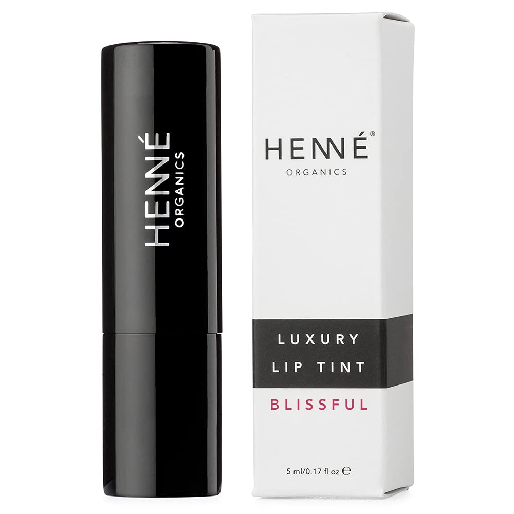 Aplicación precisa de tinte labial Henné Organics para labios suaves y confortables.