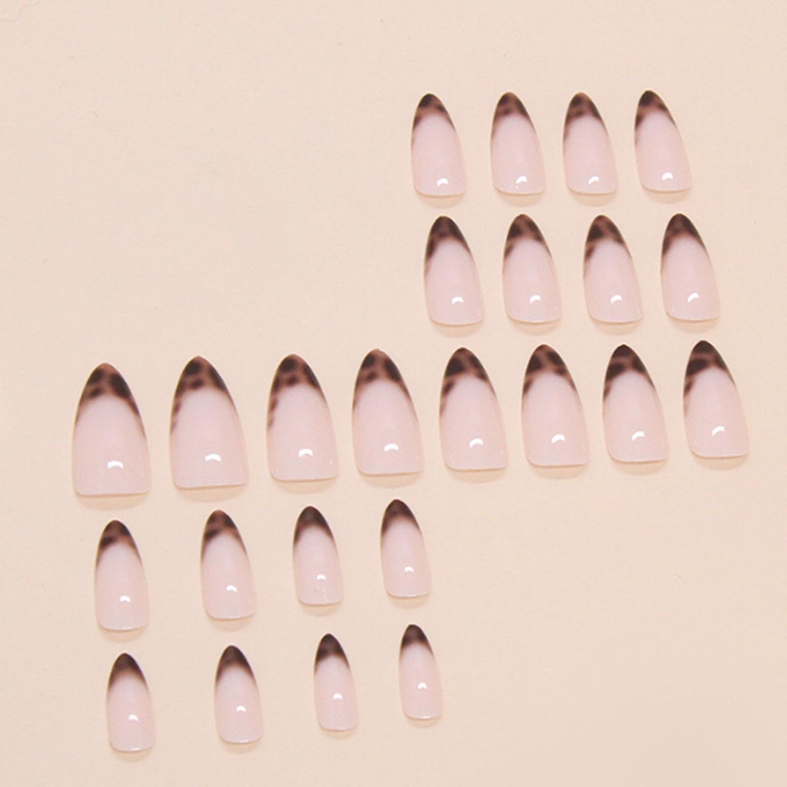 Uñas Hkanlre Leopardo Nude Medianas puestas en la mano para estilo rápido.