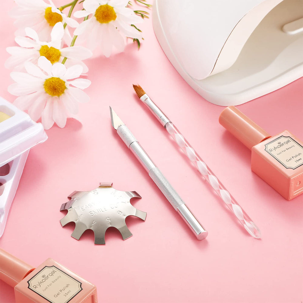 Honoson diseño de sonrisa en uñas acrílicas con precisión.