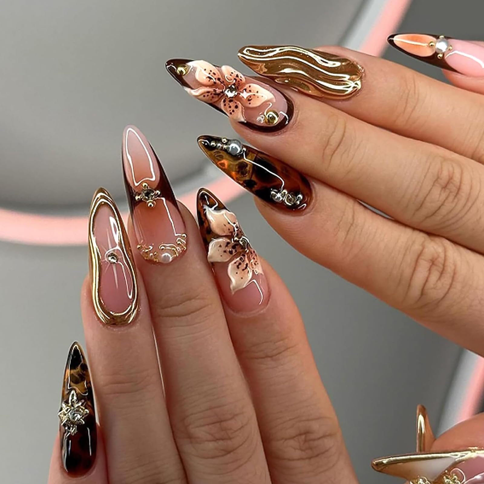 HOSAILY uñas postizas 3D flor marrón con dorado leopardo, estilo llamativo.