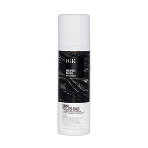 IGK Never Miss cubre raíces negras para un cabello con aspecto más lleno.