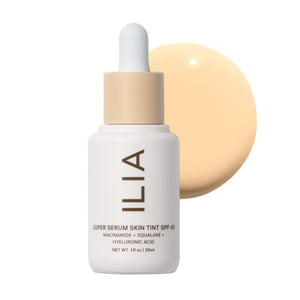 ILIA Super Serum Skin Tint SPF40—botella elegante para uso diario y cobertura ligera