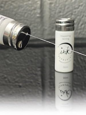 Ink Permanent hilo mapeo cejas blanco con cortador integrado facilita mediciones rápidas y limpias.