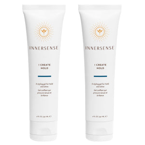 INNERSENSE gel peinado frente a dos botellas para peinado duradero