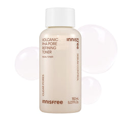Innisfree Volcanic PHA Toner: botella con mezcla bifásica para piel suave y mate.