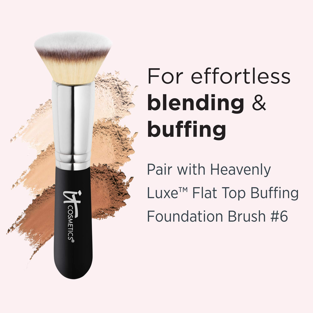 IT Cosmetics Celebration Foundation Illumination brocha incluida para aplicación precisa