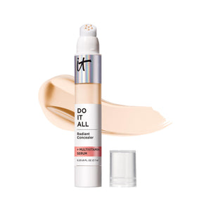 IT Cosmetics Do It All Radiant Concealer con aplicador suave para una aplicación precisa.