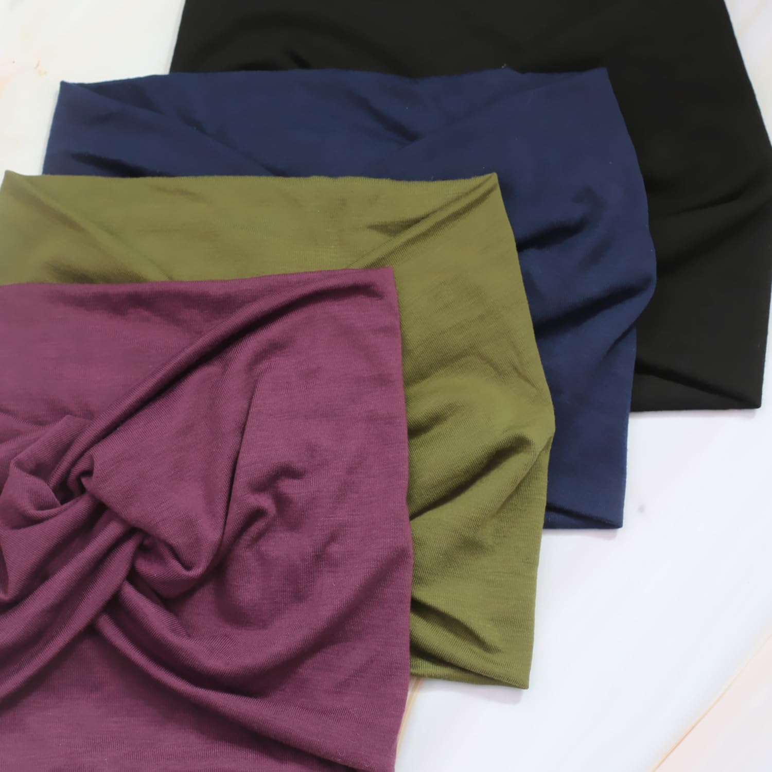 Colección IVARYSS de colores sólidos para combinar con outfits.