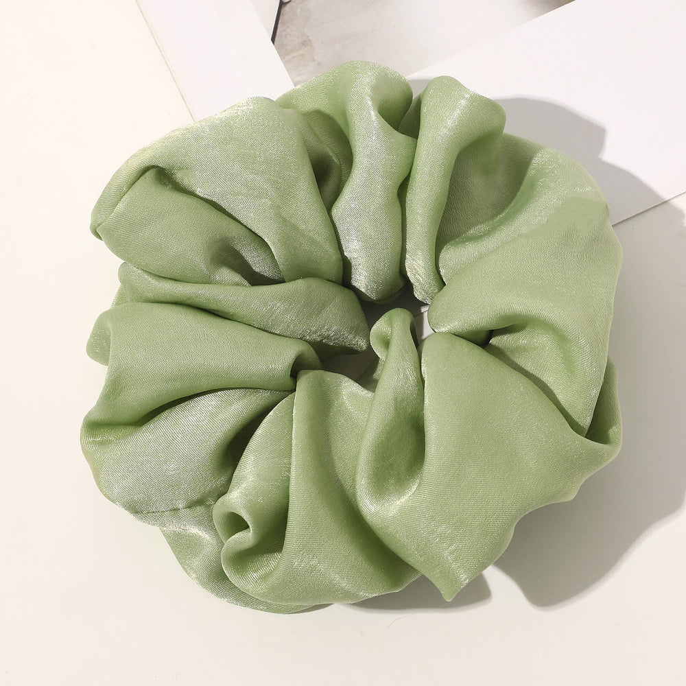 Ivyu scrunchie seda grande verde sujetando coleta, look pulcro