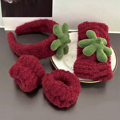 Pulsera Ivyu Spa con diseño fresa, ideal para fijar la muñeca durante el cuidado facial