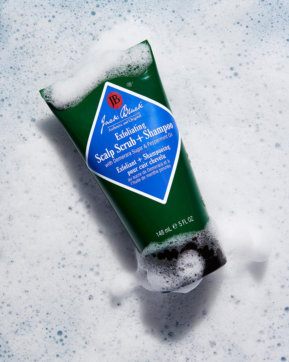 Aceite de menta aporta aroma vigorizante y efecto refrescante.