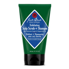 Jack Black exfoliante capilar, botella visible, facilita una limpieza suave diaria.