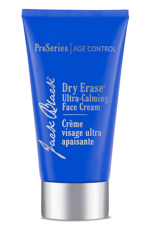 Jack Black Crema Facial Calmante Ultra en bote: hidrata piel sensible y calma irritaciones nocturnas.
