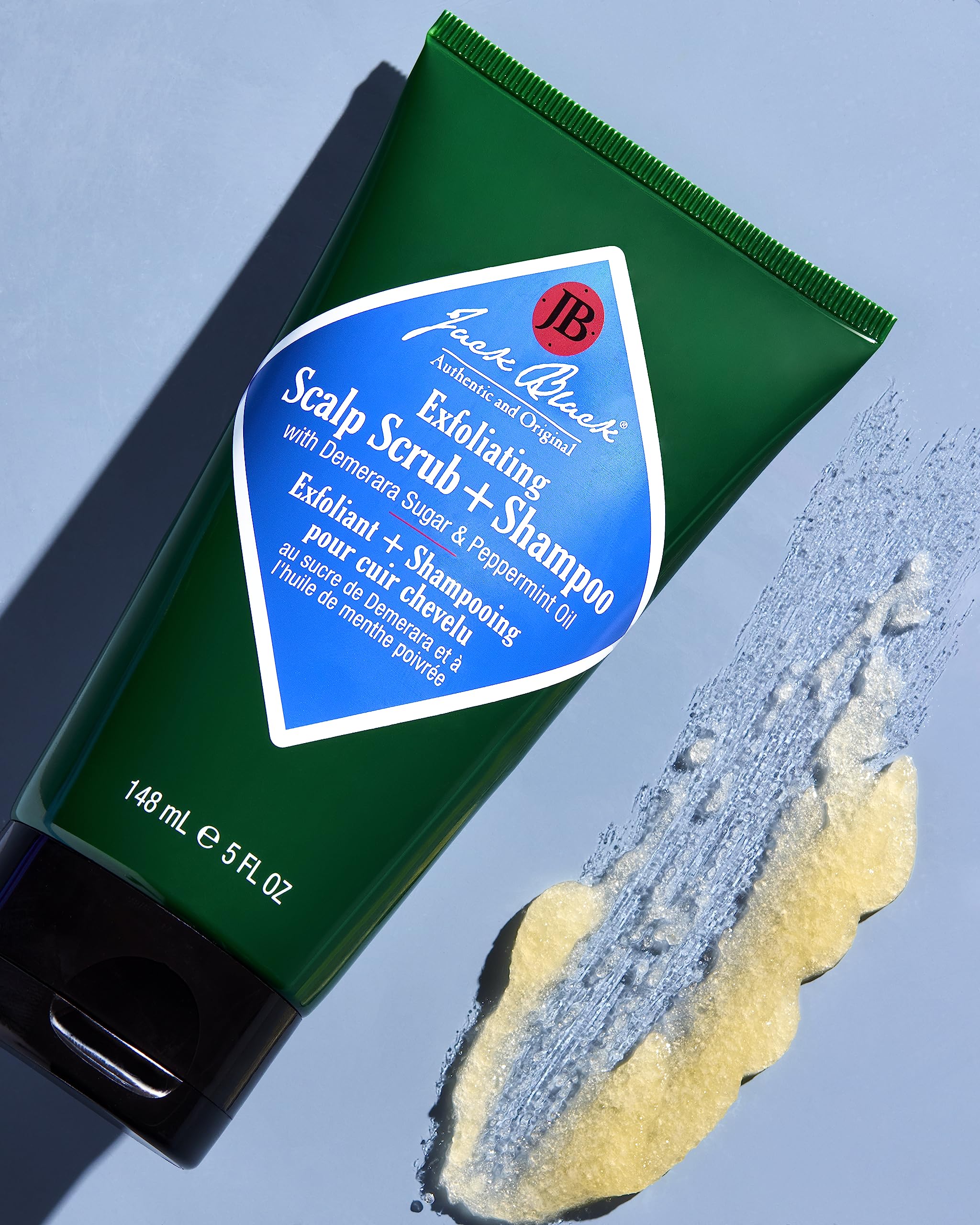 Espuma limpia y revitaliza, dejando cabello más limpio sin resecar.