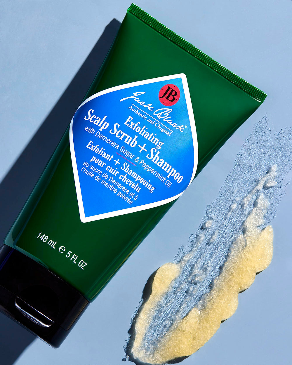 Espuma limpia y revitaliza, dejando cabello más limpio sin resecar.