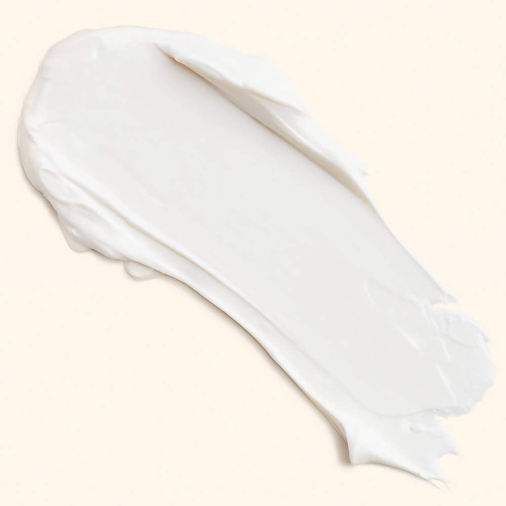 Textura mousse ligera de JLO BEAUTY para piel suave y lista para maquillaje.