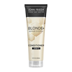 Acondicionador John Frieda Blonde+ en botella, suaviza y protege el cabello rubio.