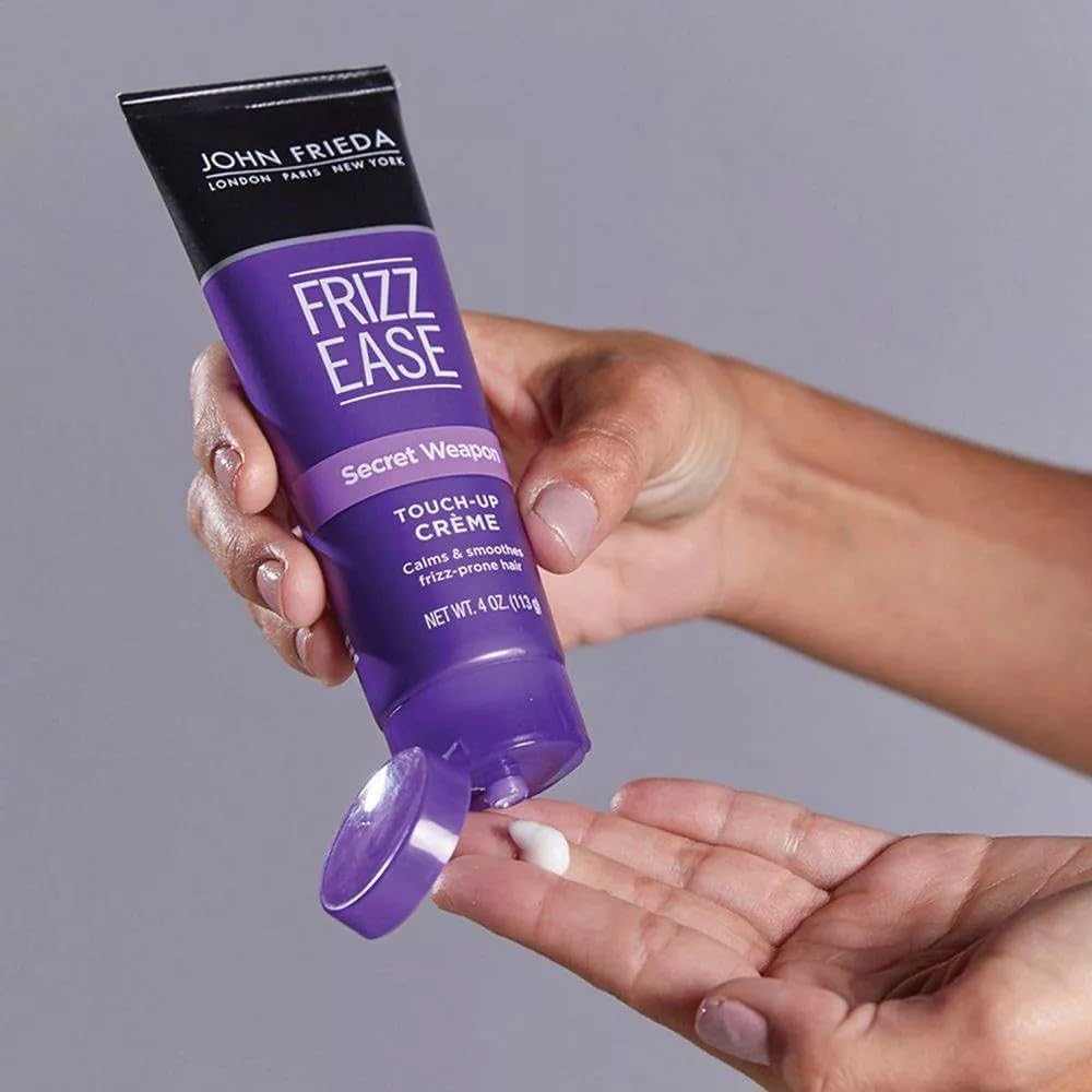 Paquete de dos cremas Frizz Ease Secret Weapon para uso diario.