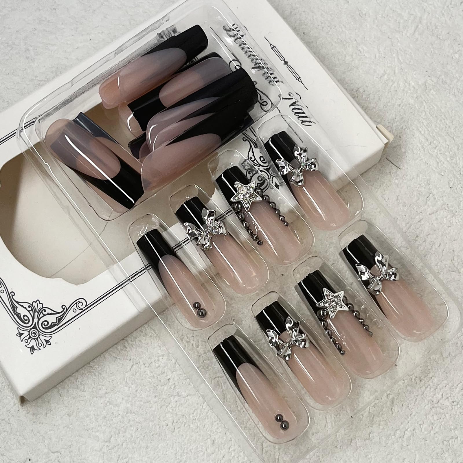 Acabado brillante de uñas Jremg en material acrílico duradero.