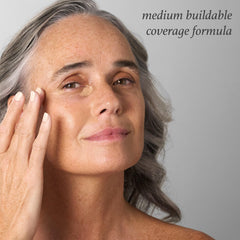 Muestra tono 220 Sand de Julep Cushion Complexion en piel para verificar color