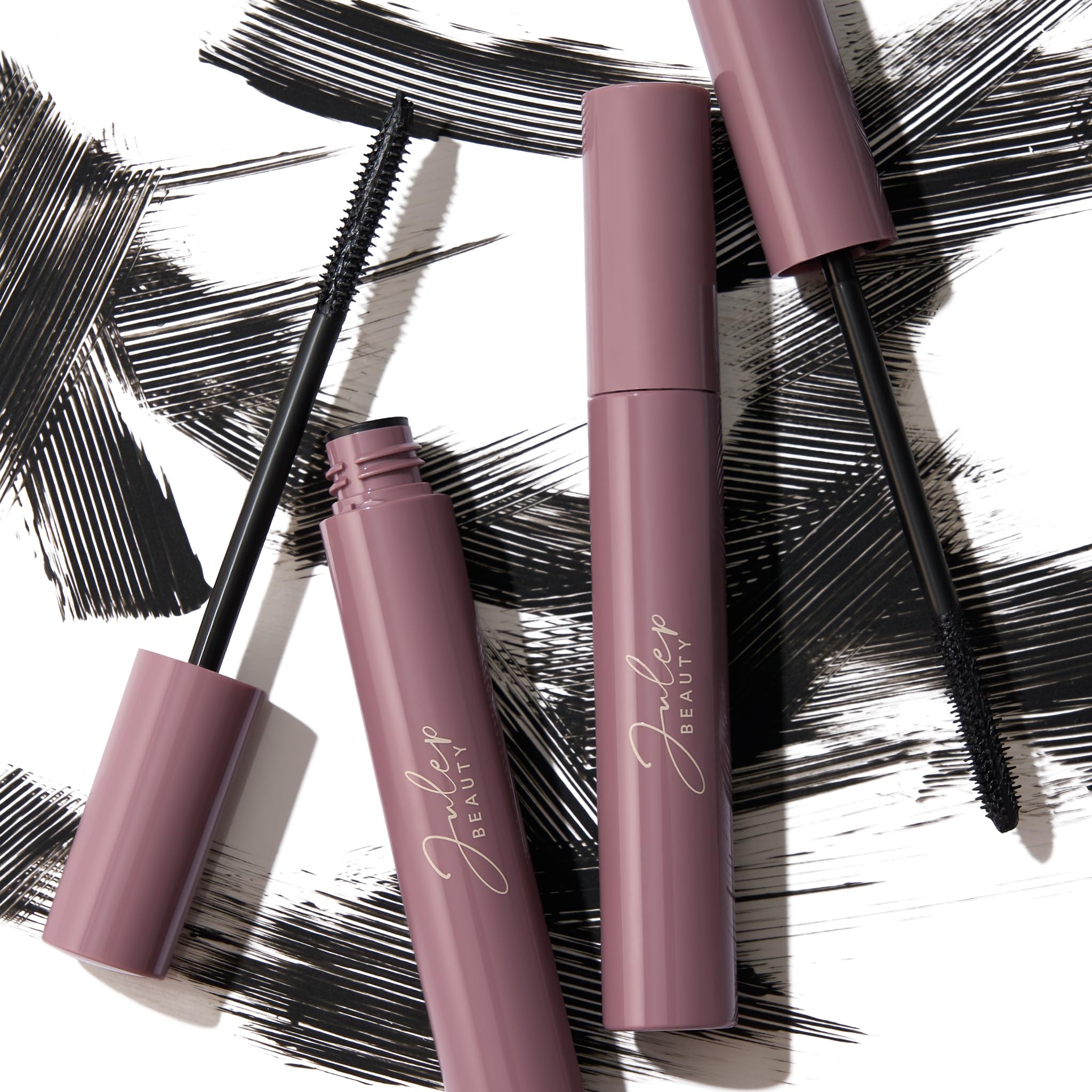 Julep Mascara Brillo Negro Efecto definido sin grumos.